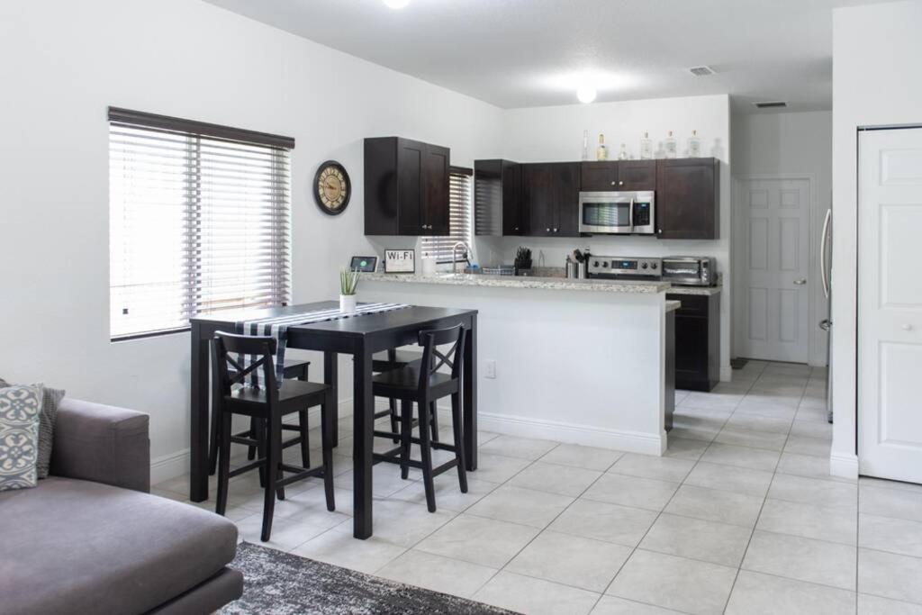 Вілла New House On The Block Near Miami Airport. Екстер'єр фото