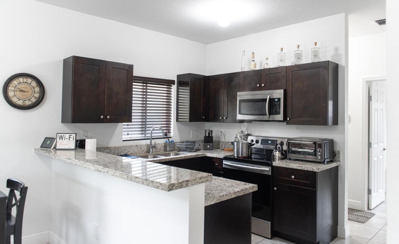 Вілла New House On The Block Near Miami Airport. Екстер'єр фото